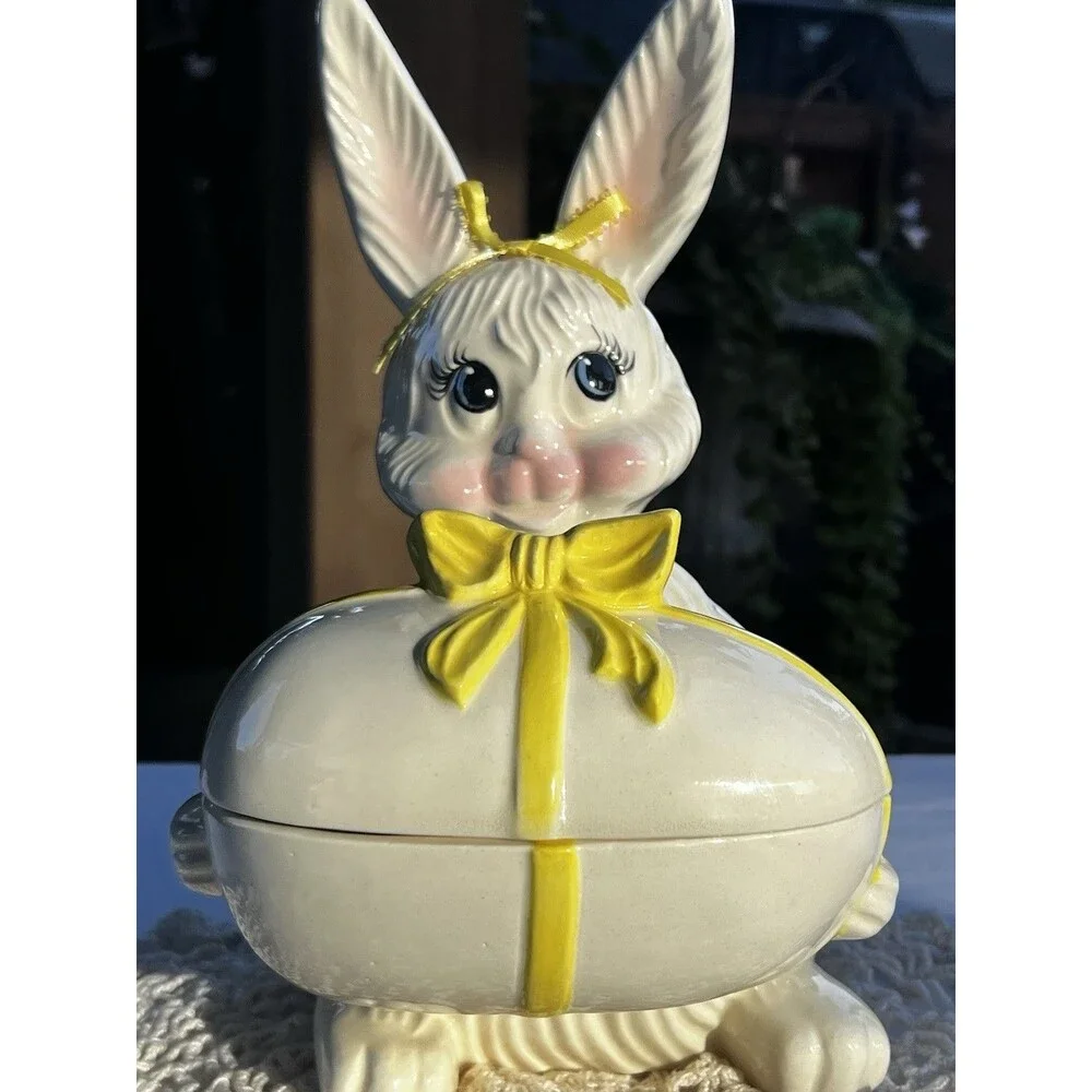Vintage 1980 Arnel’s Bunny Rabbit Covered Candy Dish  W/lid